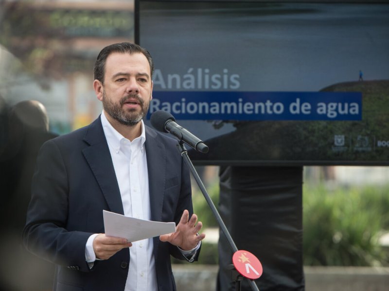 Los huecos en la estrategia de ahorro de agua de Galán en Bogotá